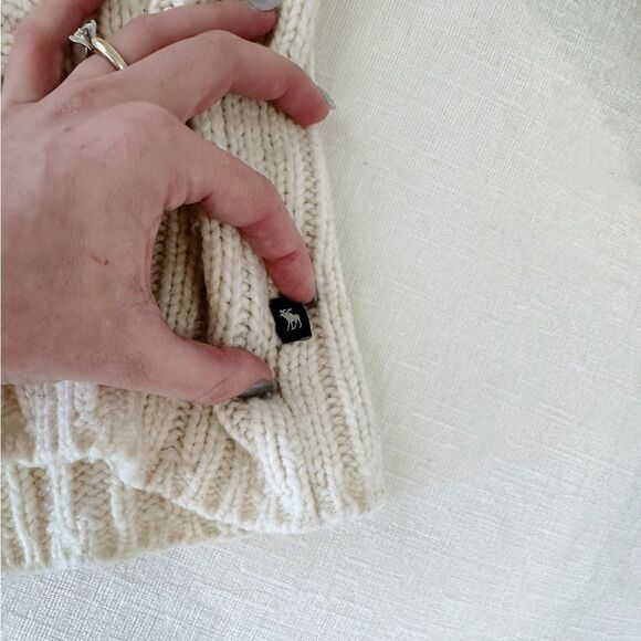 Y2K Vintage Abercrombie & Fitch Beige V-Neck Sweater - Picture 3 of 4